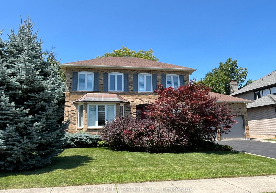 1035-masters-green-oakville-ontario-w13245976
