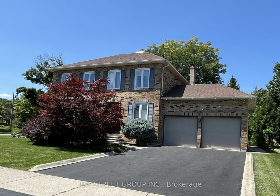 1035-masters-green-oakville-ontario-w13245976