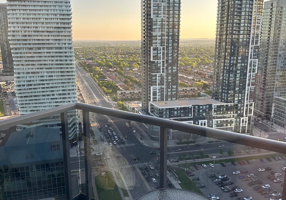 330-burnhamthorpe-road-w-mississauga-ontario-w13246282