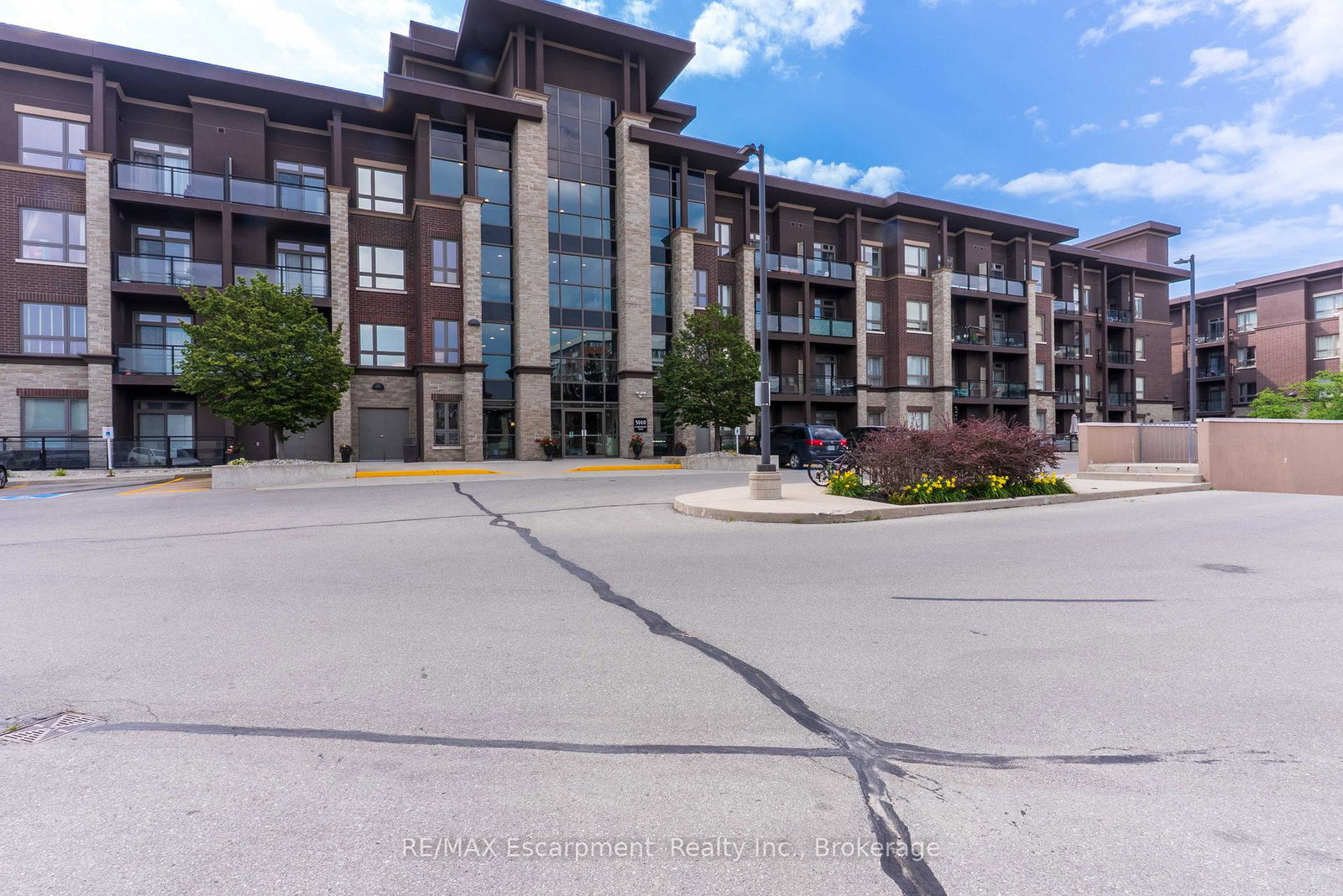 5010-corporate-drive-burlington-ontario-w13246554