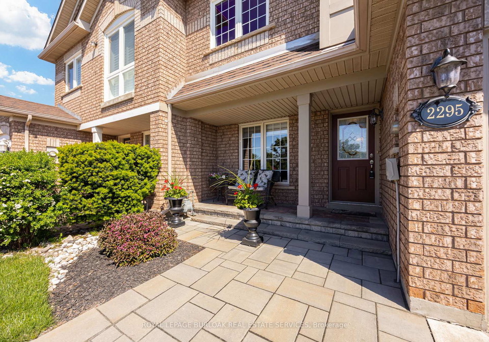 2295-kingfisher-court-oakville-ontario-w13247188