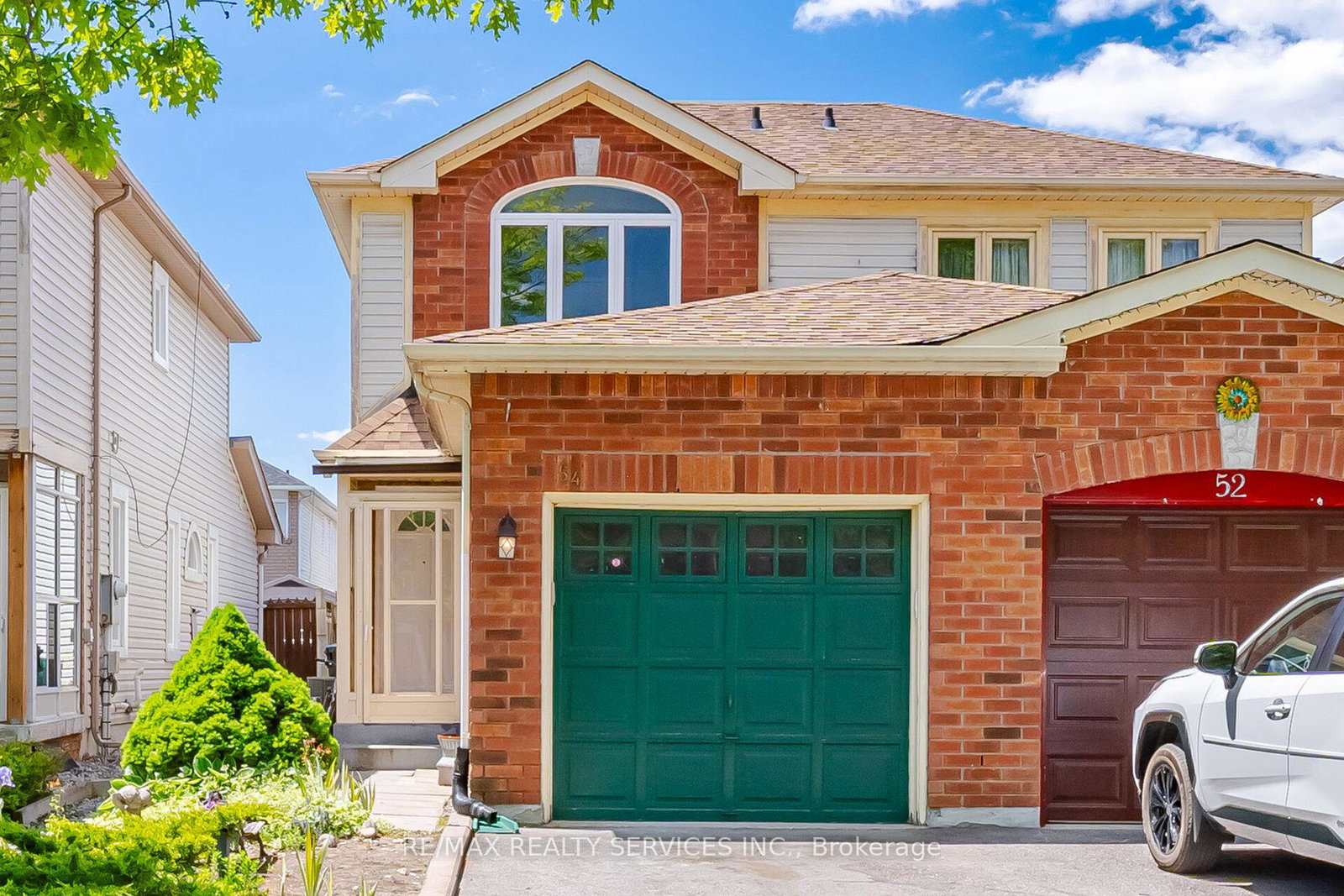 54-yellow-brick-road-brampton-ontario-w13247190