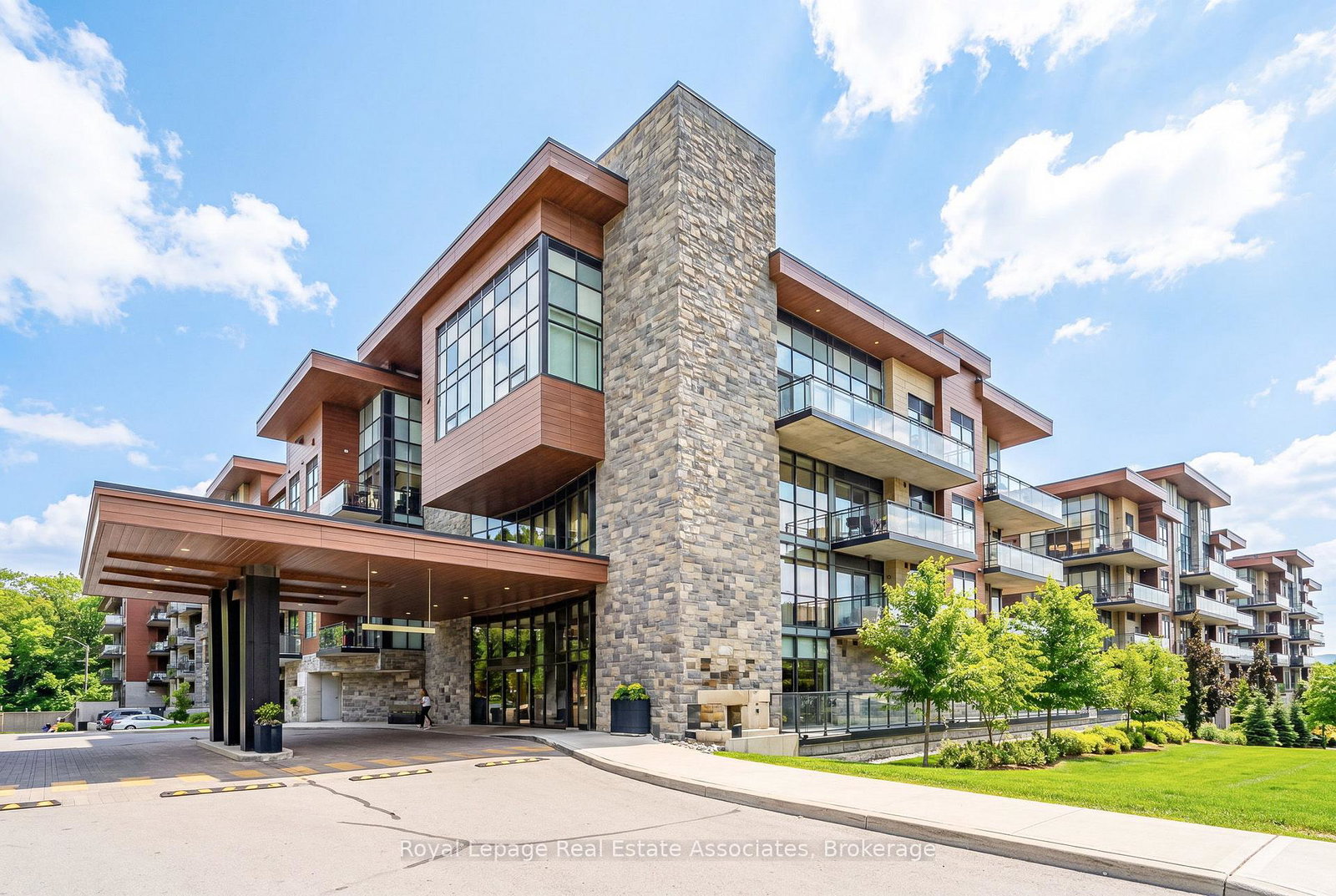 1575-lakeshore-road-w-mississauga-ontario-w13247216