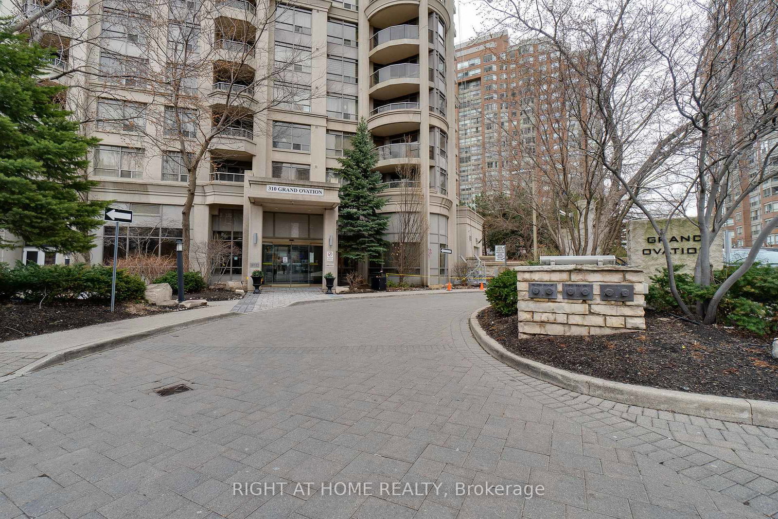 310-burnhamthorpe-road-mississauga-ontario-w13247788