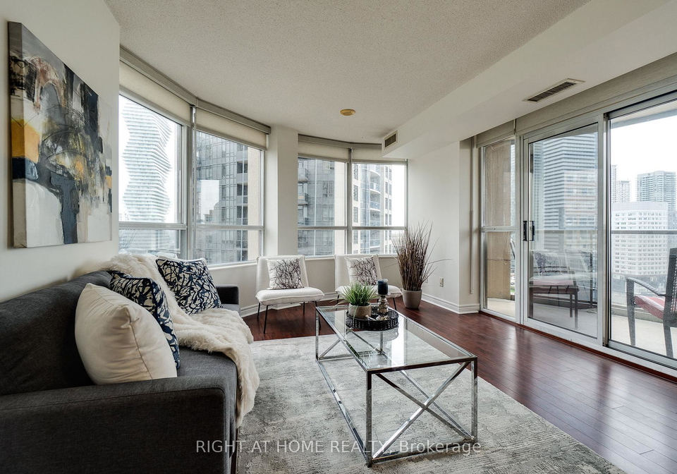 310-burnhamthorpe-road-mississauga-ontario-w13247788