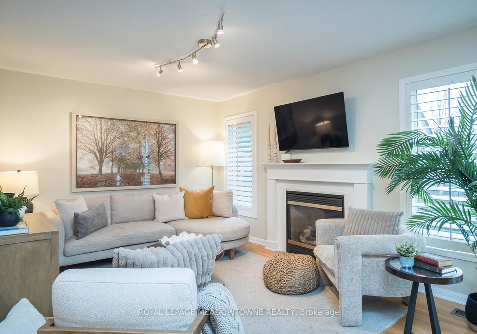 292-mcdougall-cross-milton-ontario-w13247852
