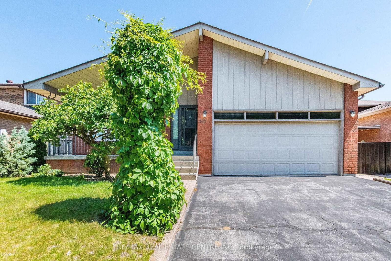202-whitchurch-mews-mississauga-ontario-w13248548