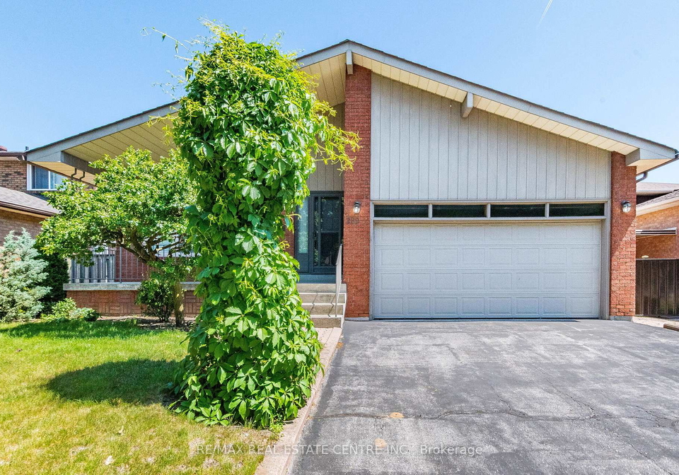 202-whitchurch-mews-mississauga-ontario-w13248548