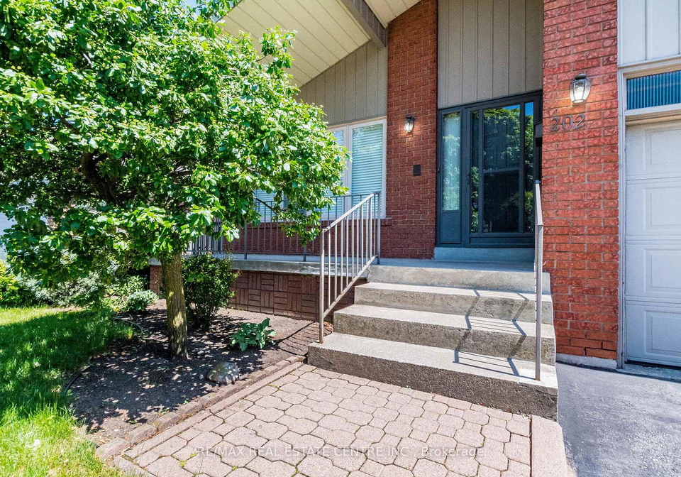 202-whitchurch-mews-mississauga-ontario-w13248548