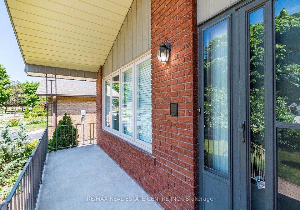 202-whitchurch-mews-mississauga-ontario-w13248548