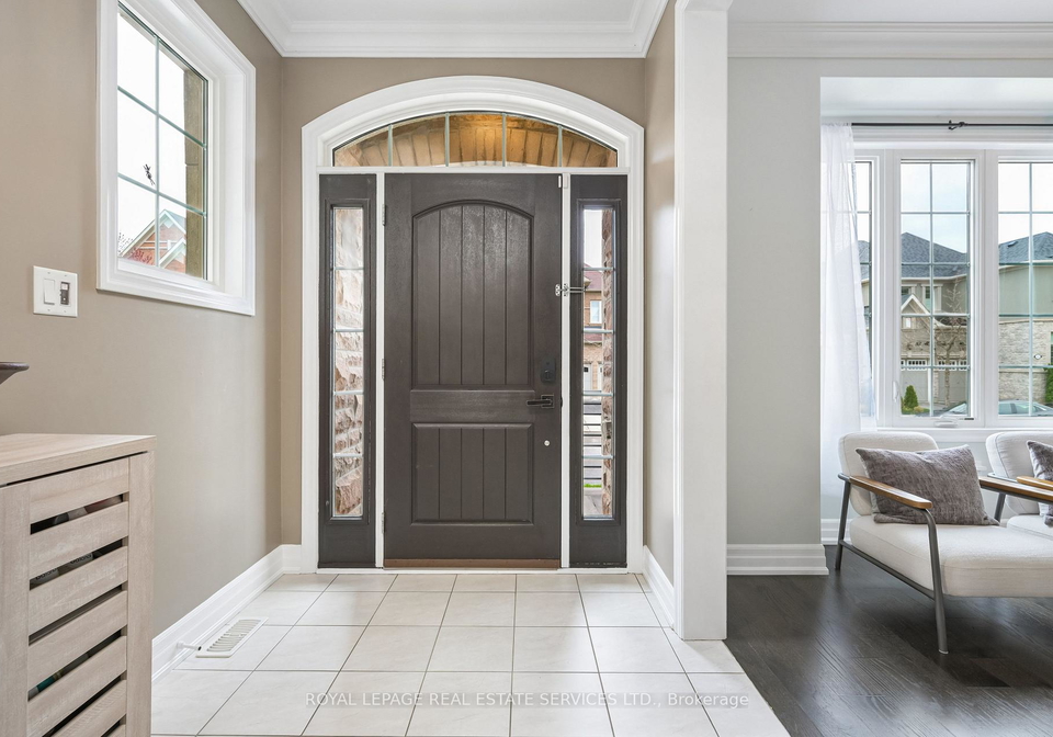 62-hoey-crescent-oakville-ontario-w13248594