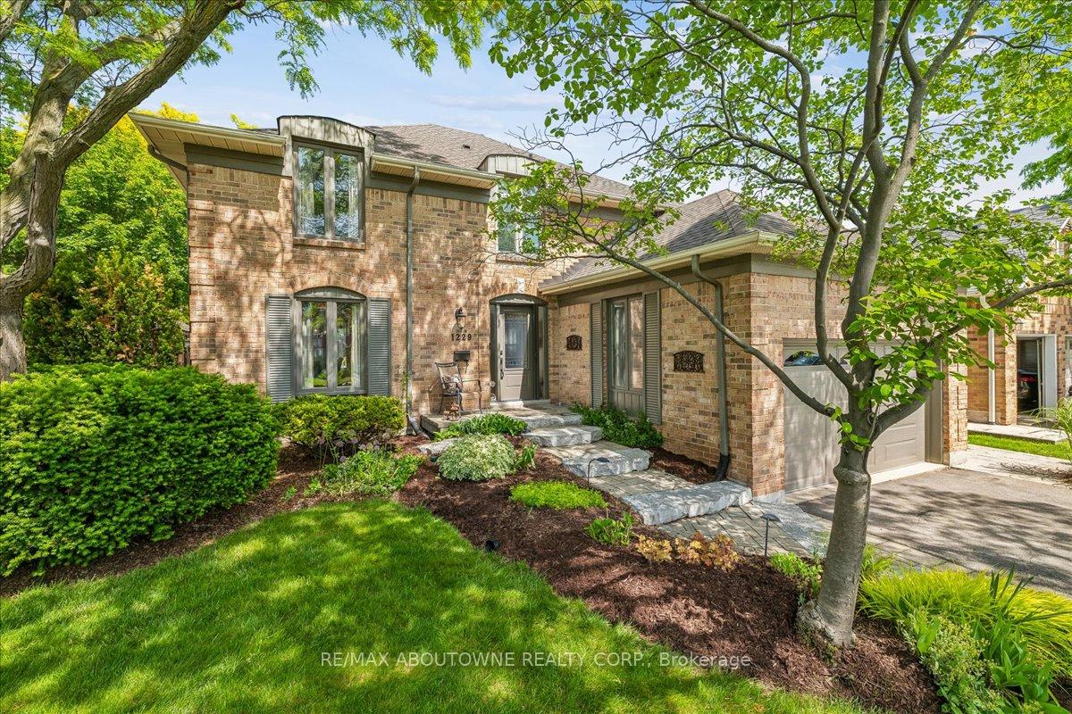 1229-old-post-drive-oakville-ontario-w13248754