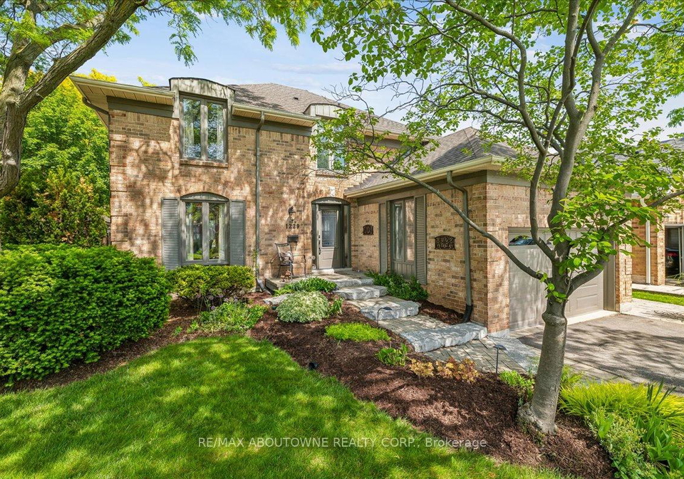 1229-old-post-drive-oakville-ontario-w13248754