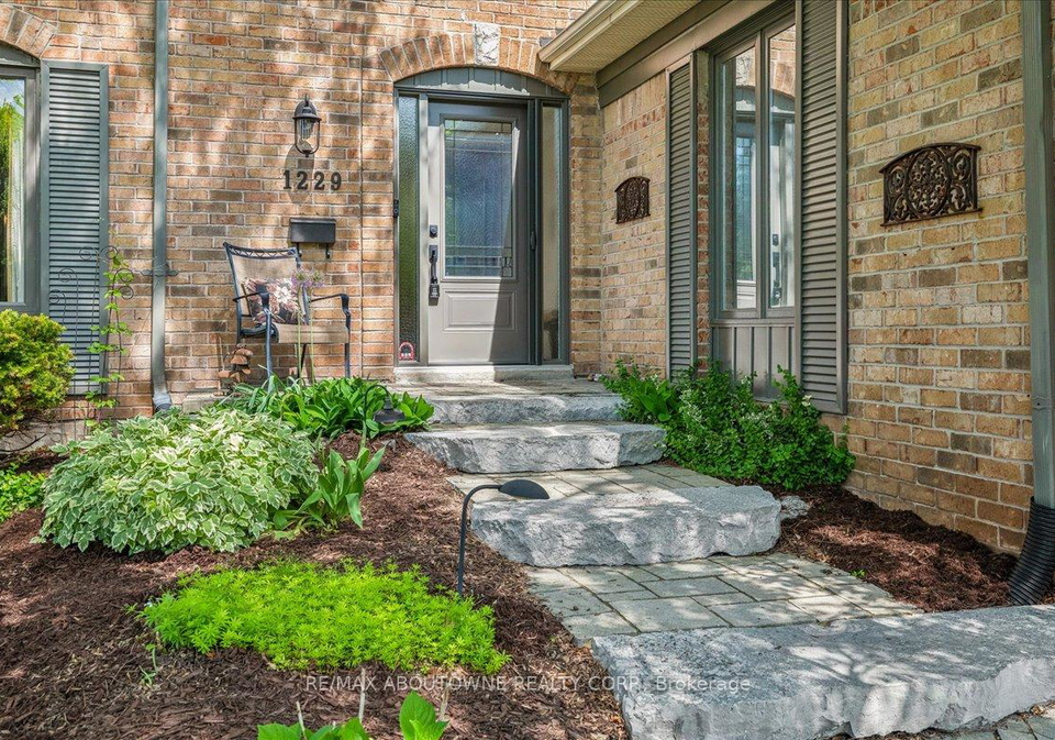 1229-old-post-drive-oakville-ontario-w13248754