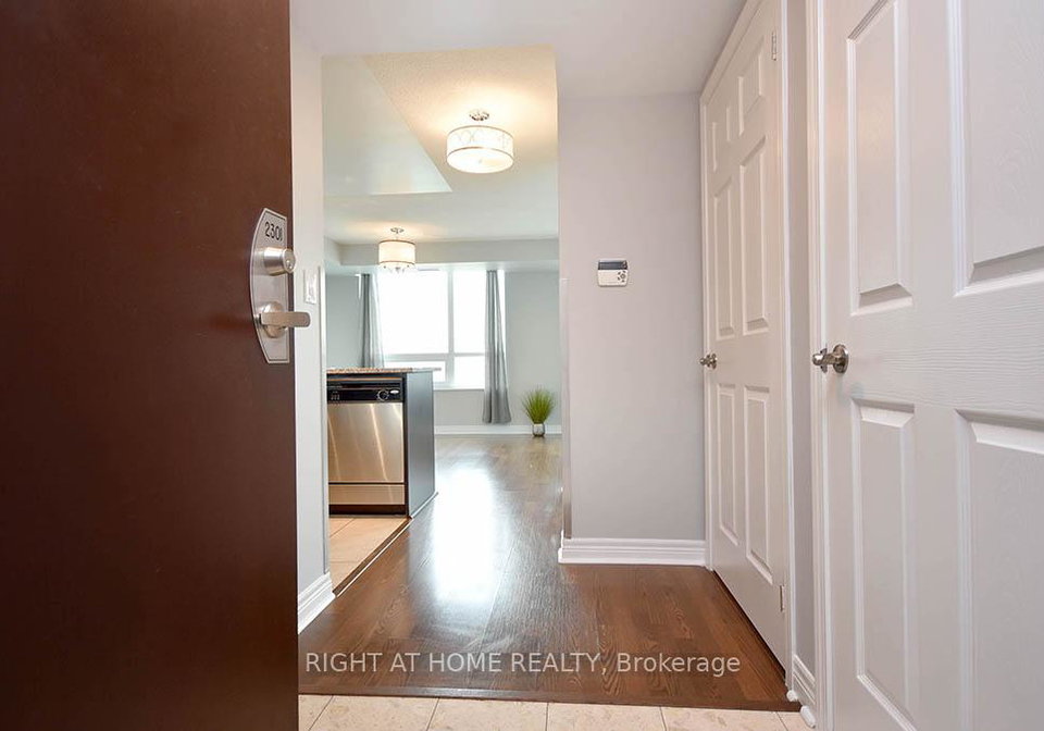 208-enfield-place-mississauga-ontario-w13249690