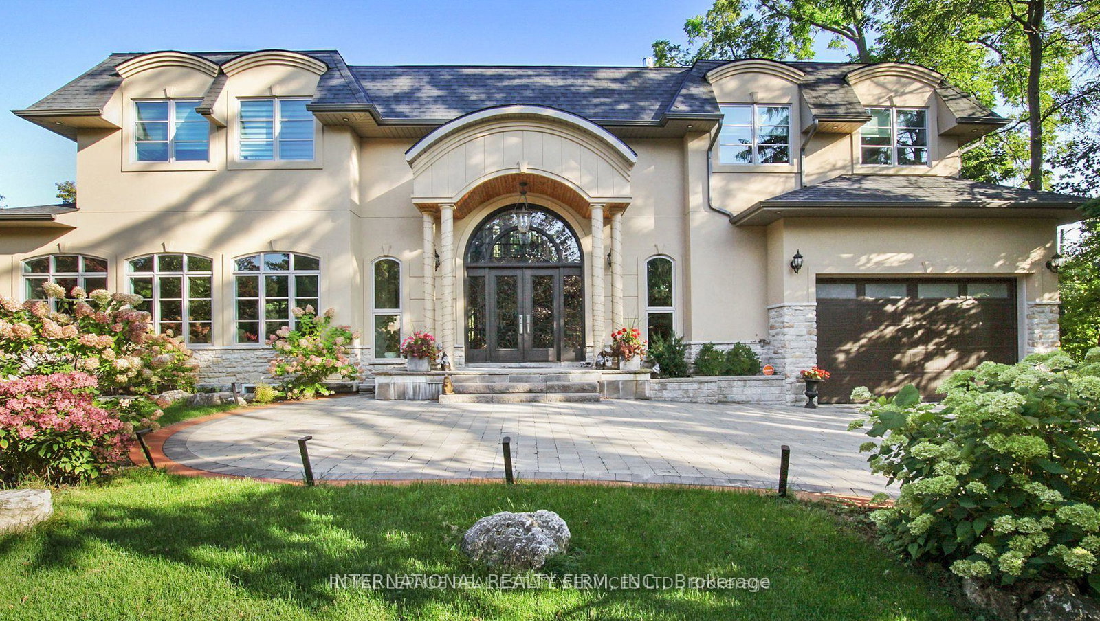1286-cambridge-drive-oakville-ontario-w13250184