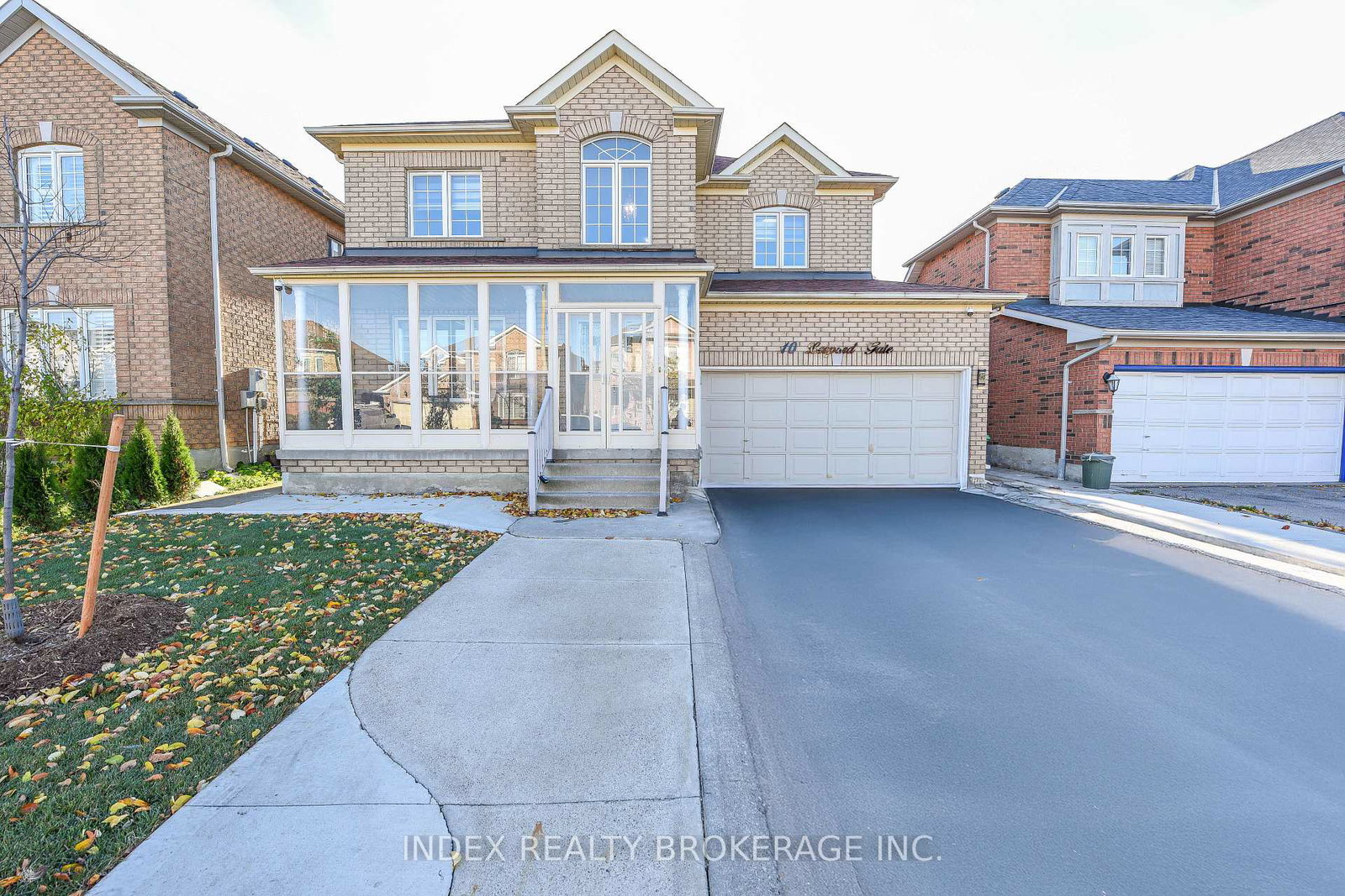 10-leopard-gate-brampton-ontario-w13259338
