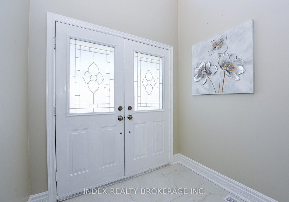 10-leopard-gate-brampton-ontario-w13259338