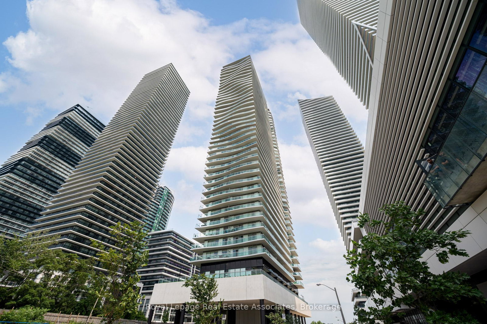 33-shore-breeze-drive-etobicoke-ontario-w13293450