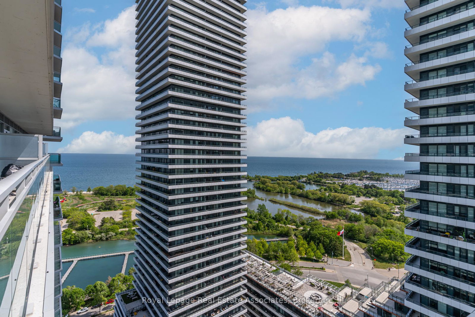 33-shore-breeze-drive-etobicoke-ontario-w13299336