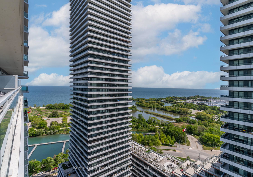 33-shore-breeze-drive-etobicoke-ontario-w13299336