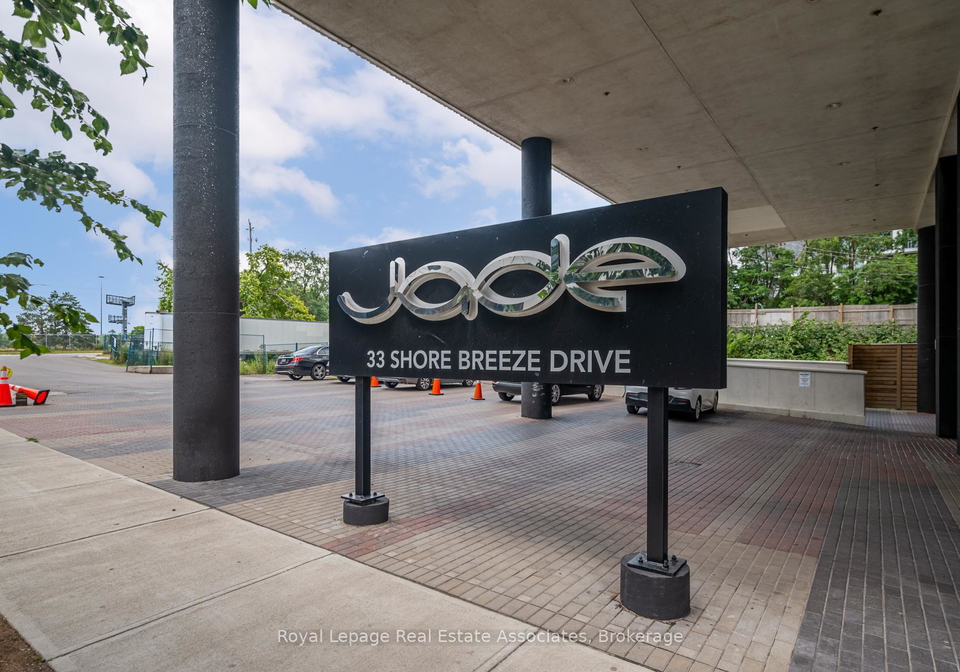 33-shore-breeze-drive-etobicoke-ontario-w13299336