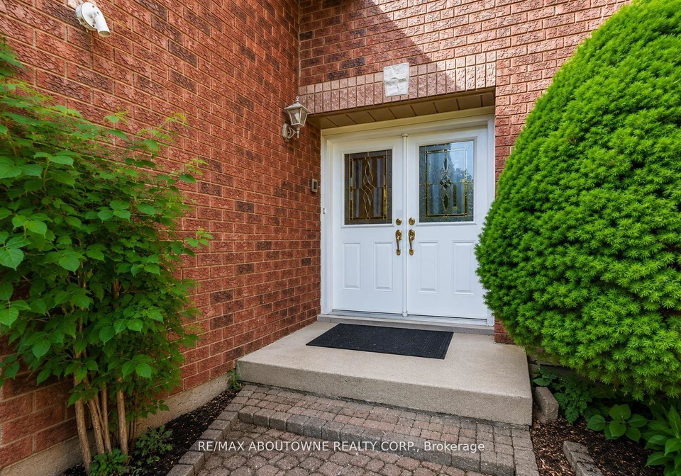 2055-blacksmith-lane-oakville-ontario-w13313876