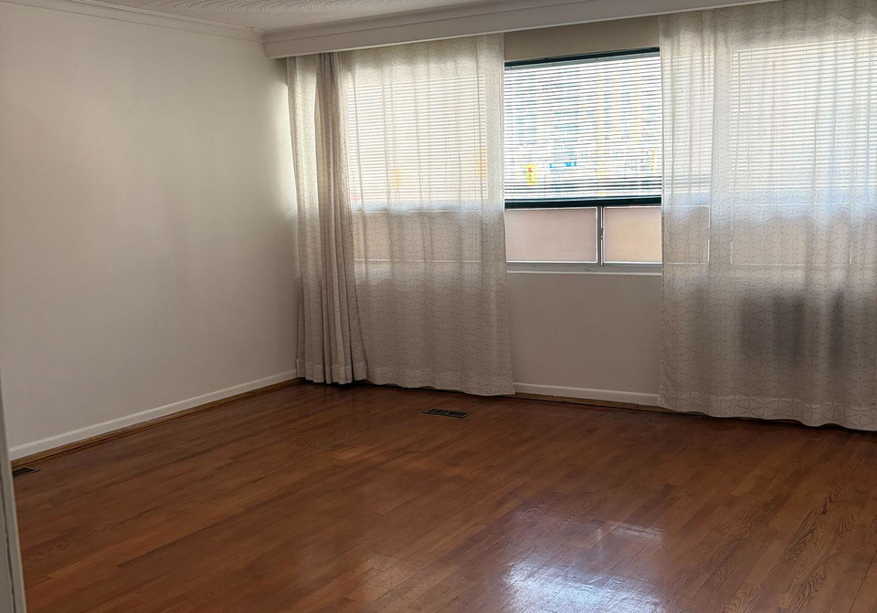 5084-dundas-street-w-etobicoke-ontario-w13410268