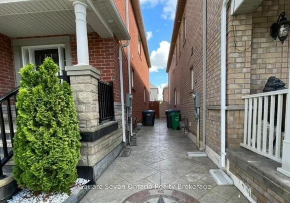 16-napoleon-crescent-brampton-ontario-w13410478