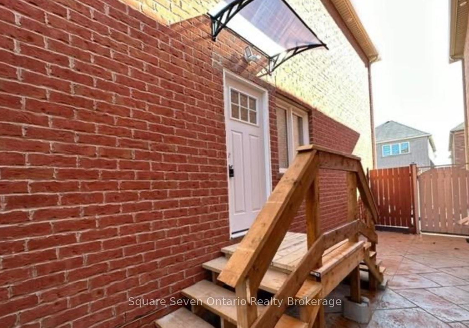 16-napoleon-crescent-brampton-ontario-w13410478
