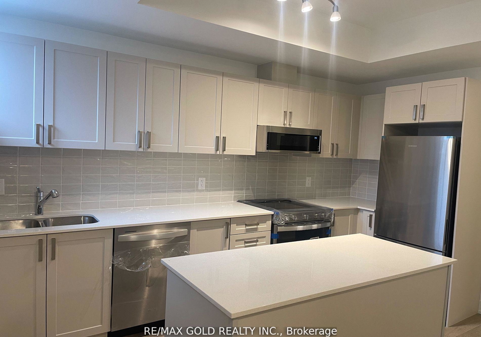 1095-douglas-mccurdy-comm-mississauga-ontario-w13410996