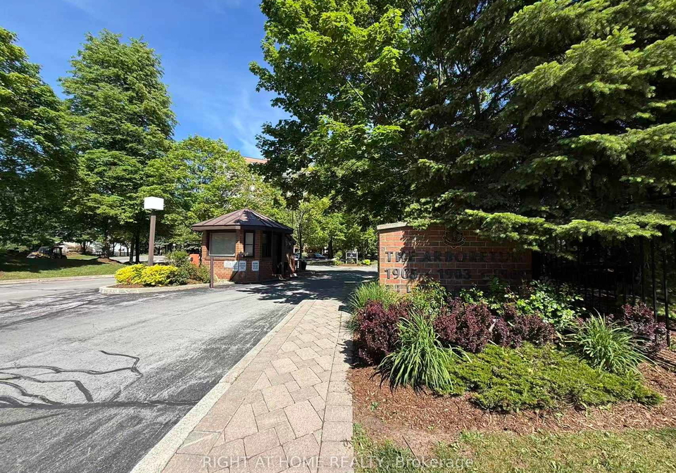 1901-pilgrims-way-oakville-ontario-w13411156