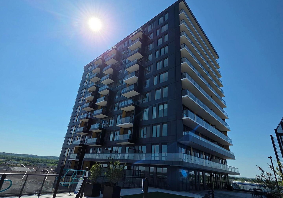 4878-power-common-burlington-ontario-w13411268