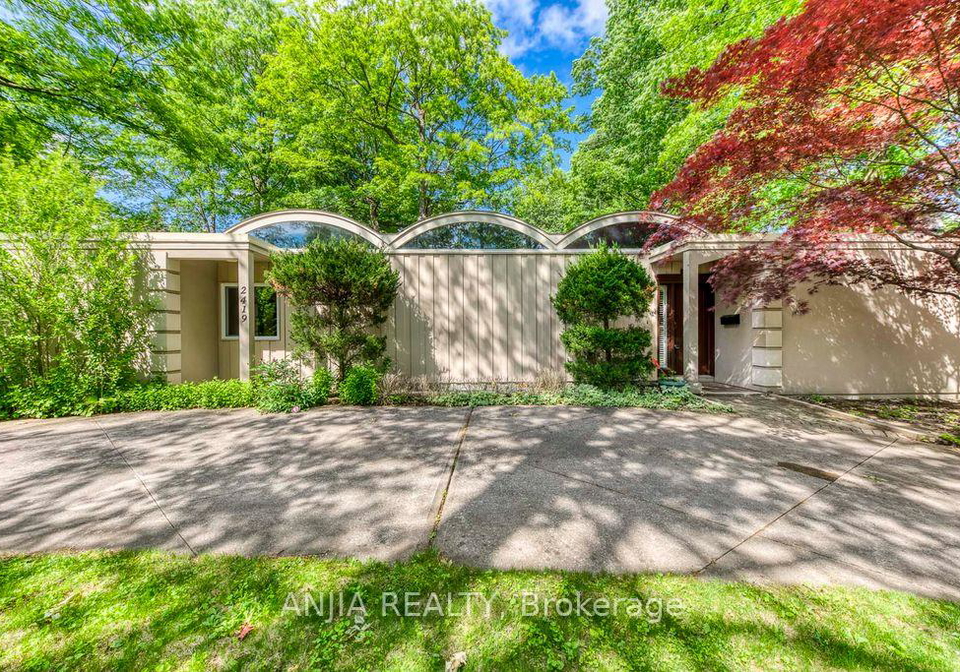 2419-lionheart-crescent-mississauga-ontario-w13411996