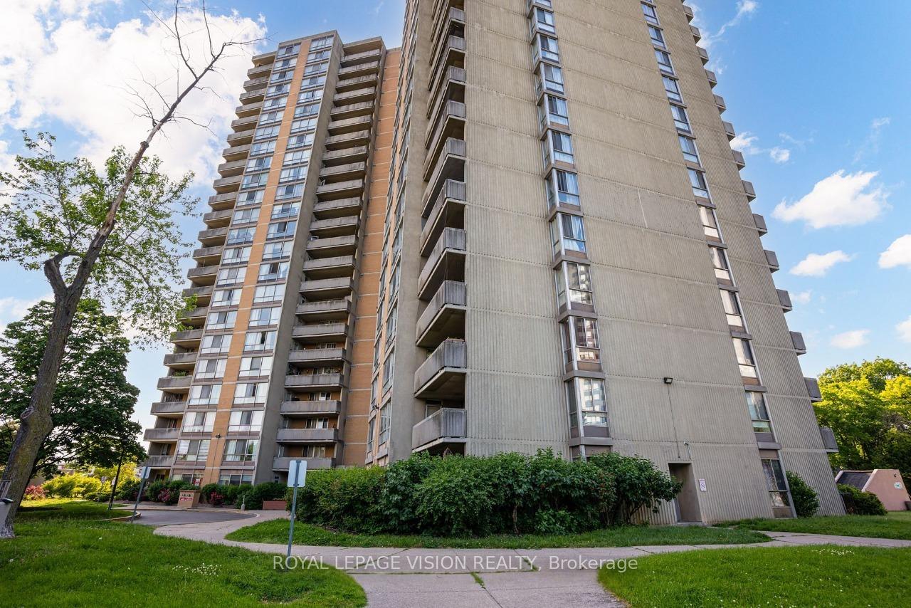 10-martha-eaton-way-s-north-york-ontario-w13412640