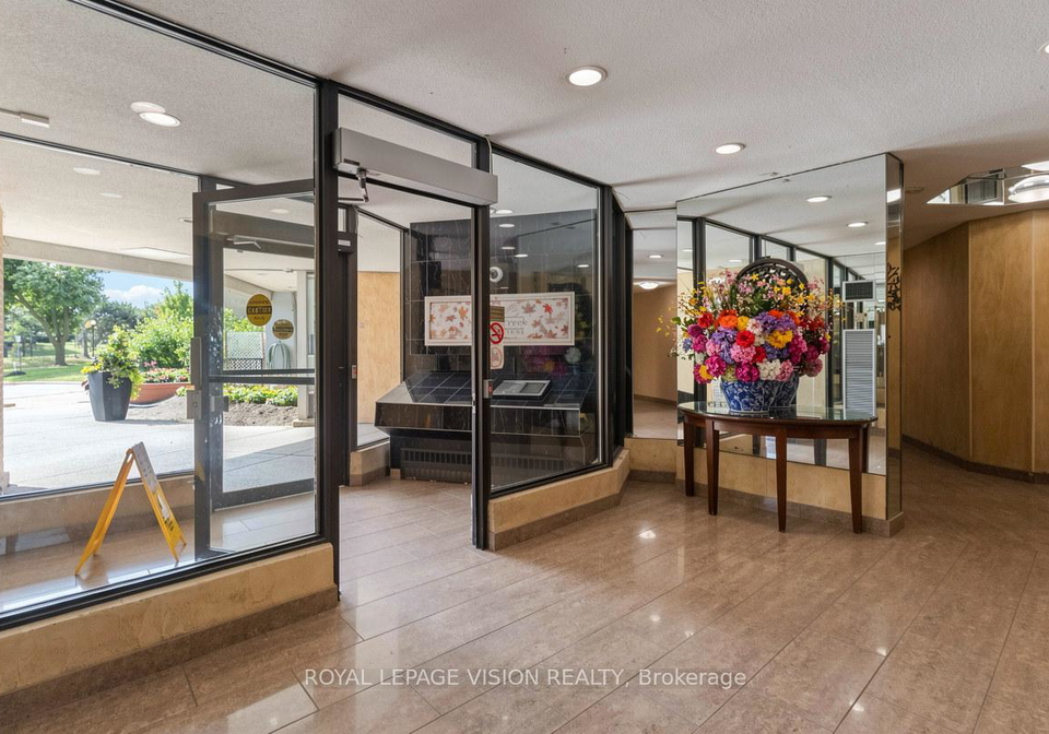 10-martha-eaton-way-s-north-york-ontario-w13412640