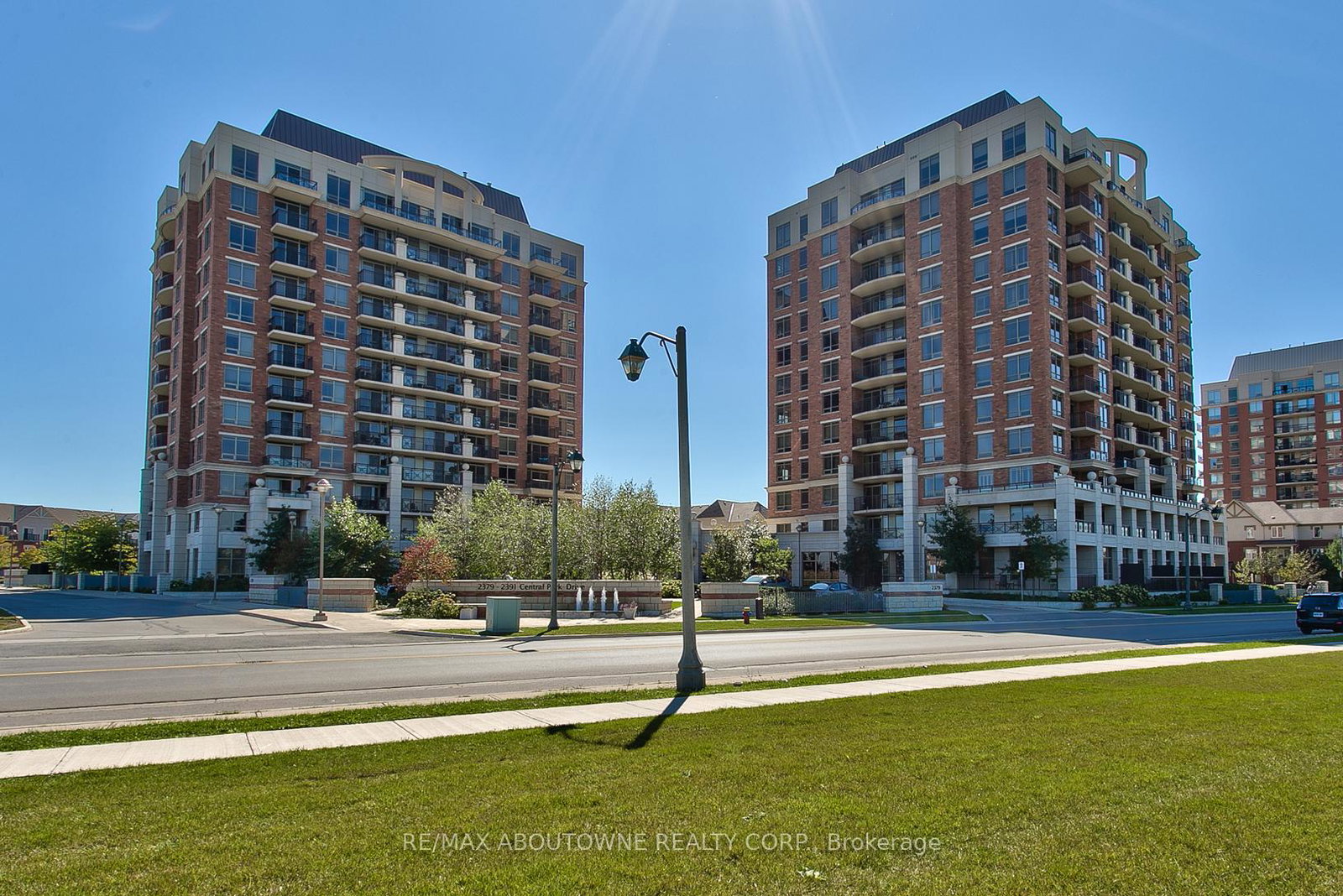 2391-central-park-drive-oakville-ontario-w13412814