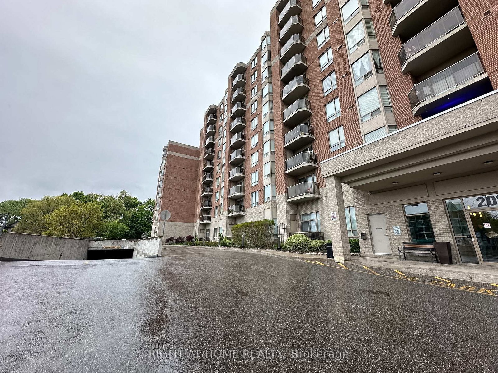 2088-lawrence-avenue-w-north-york-ontario-w13413558