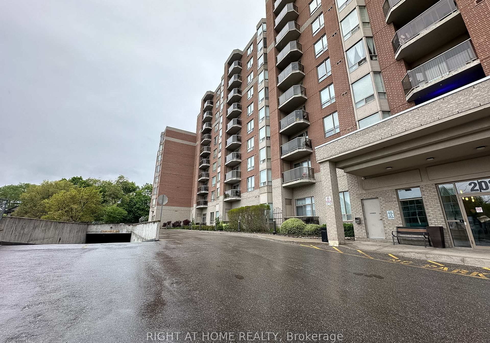 2088-lawrence-avenue-w-north-york-ontario-w13413558