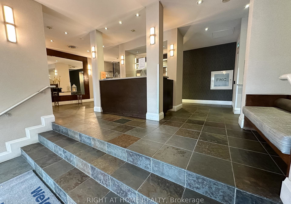 2088-lawrence-avenue-w-north-york-ontario-w13413558