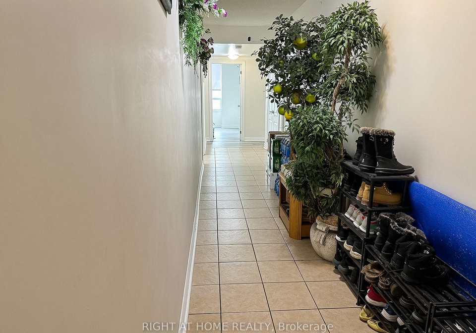 2088-lawrence-avenue-w-north-york-ontario-w13413558