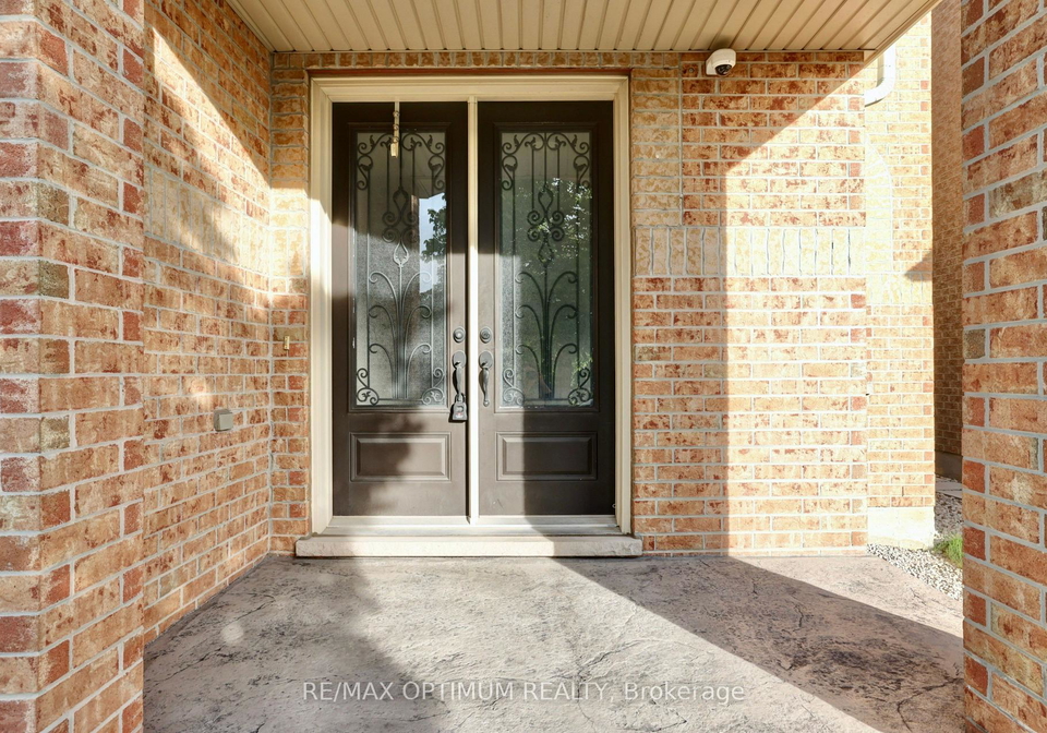 29-legendary-circle-brampton-ontario-w13414112