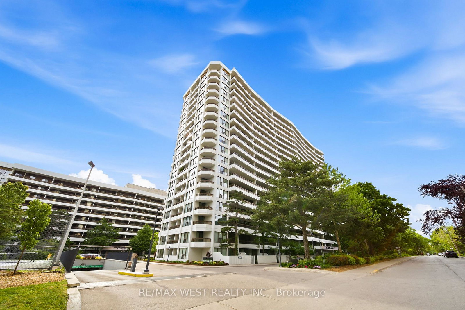 100-quebec-avenue-toronto-ontario-w13416288