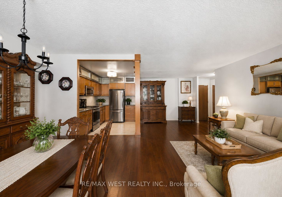 100-quebec-avenue-toronto-ontario-w13416288