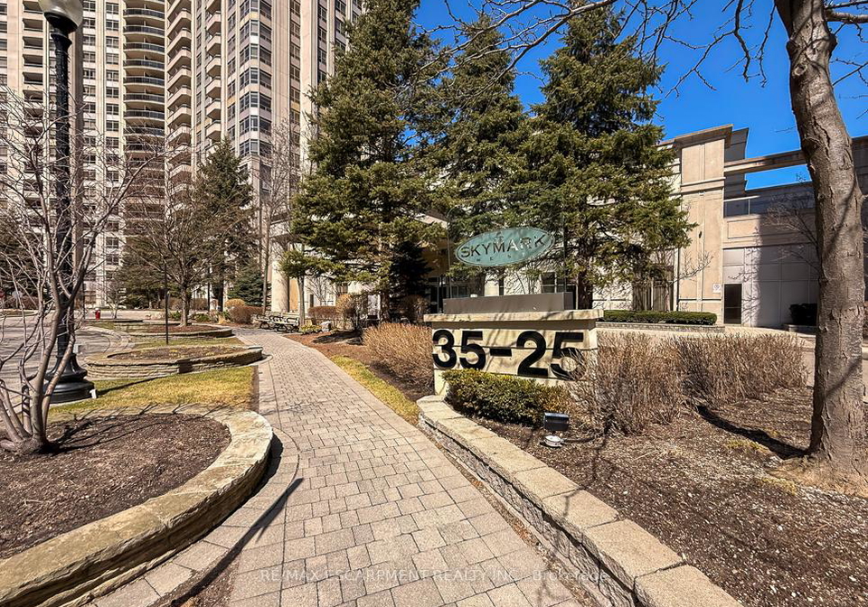 35-kingsbridge-garden-circle-mississauga-ontario-w13416846