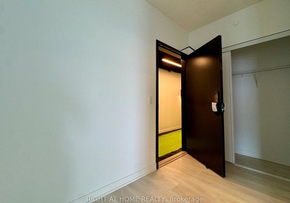 4878-powers-common-burlington-ontario-w13417574