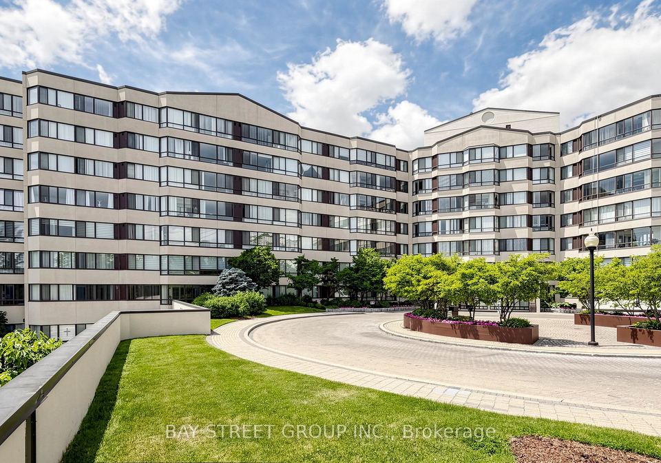 1001-cedarglen-gate-mississauga-ontario-w13418284