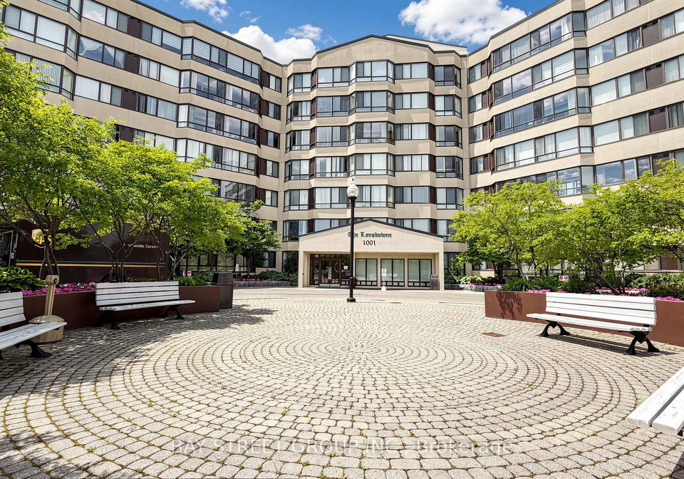 1001-cedarglen-gate-mississauga-ontario-w13418284
