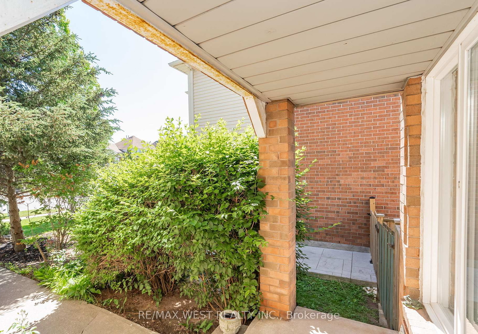 1216-leewood-drive-oakville-ontario-w13419842