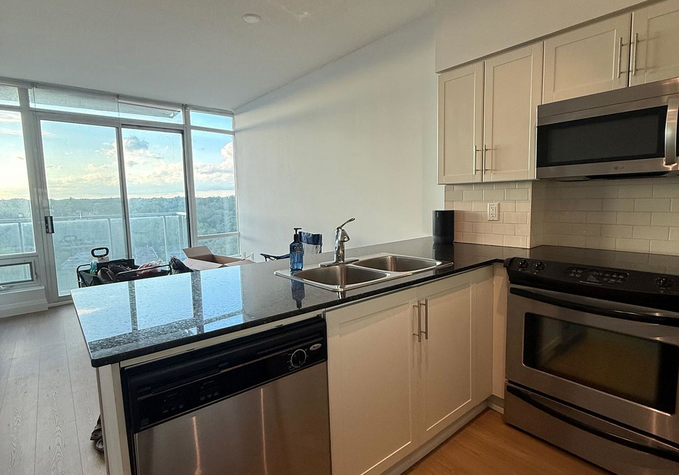 15-windermere-avenue-toronto-ontario-w13420436